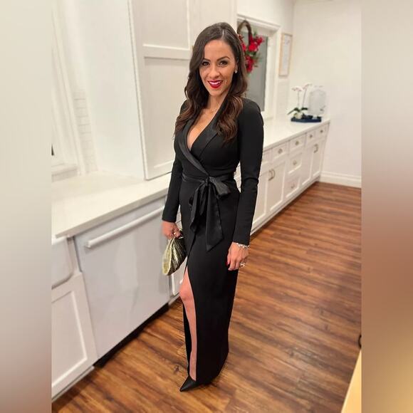 Elegant Black Wrap Dress - Picture 1 of 9